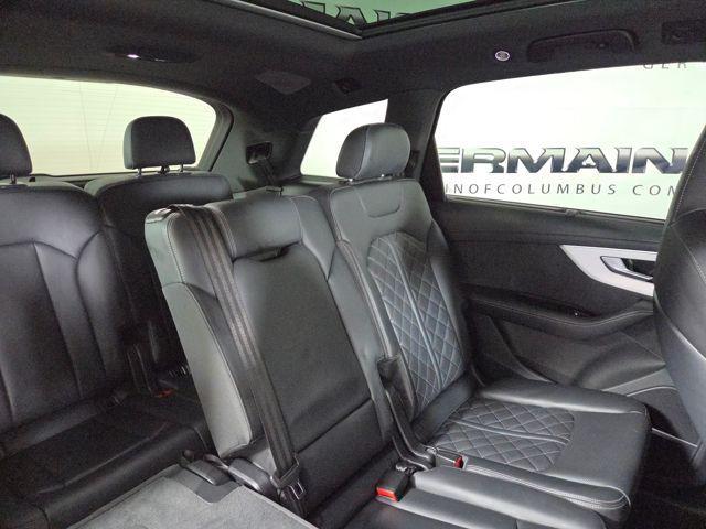 Photo of 2024 Gray Audi Q7