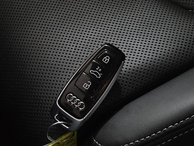 Photo of 2024 Gray Audi Q7