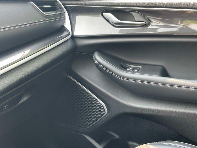 Photo of 2021 Silver Zynith Jeep Grand Cherokee L