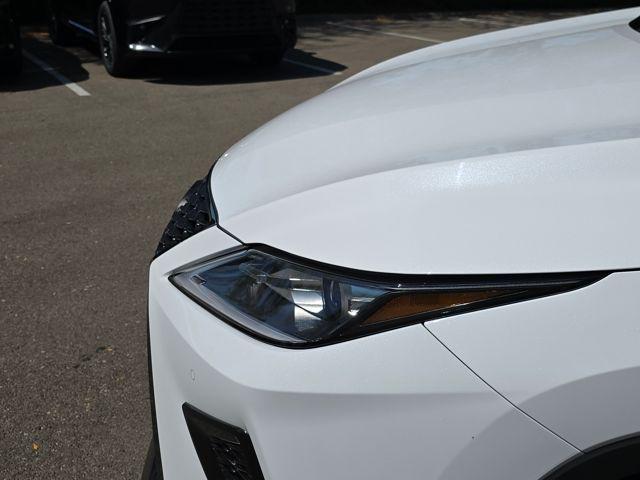 Photo of 2022 Ultra White Lexus RX 350