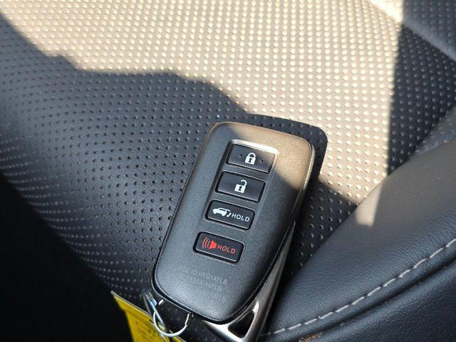 Photo of 2022 Ultra White Lexus RX 350