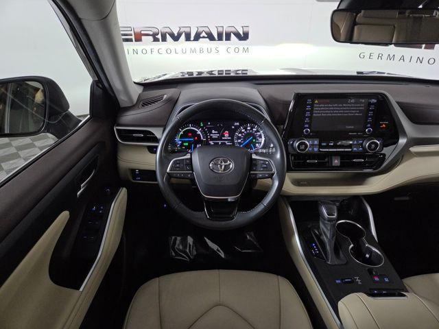 Photo of 2021 Midnight Black Metallic Toyota Highlander Hybrid