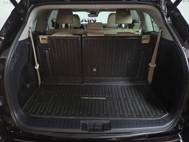 Photo of 2021 Midnight Black Metallic Toyota Highlander Hybrid