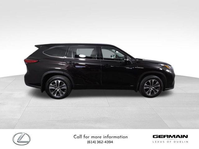 Photo of 2021 Midnight Black Metallic Toyota Highlander Hybrid