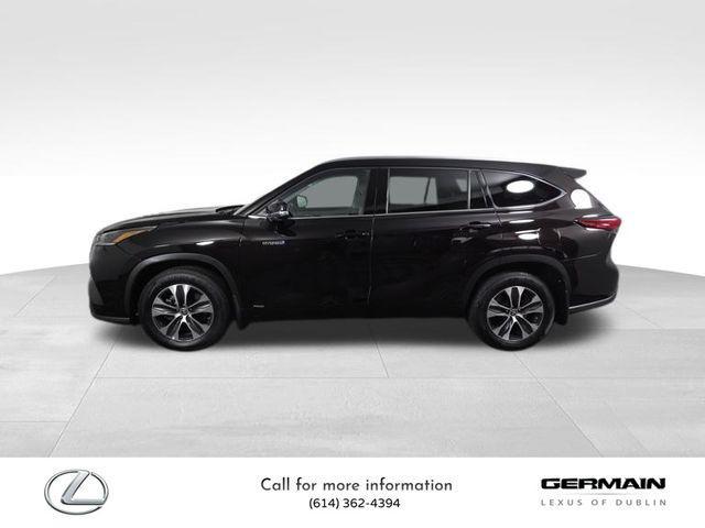 Photo of 2021 Midnight Black Metallic Toyota Highlander Hybrid