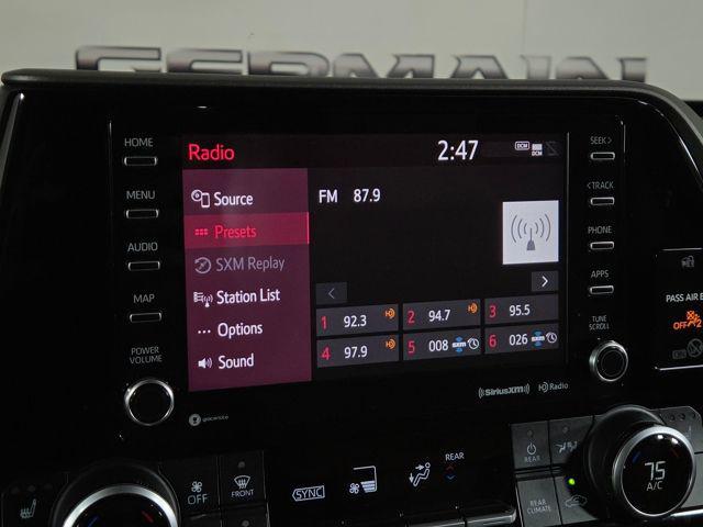 Photo of 2021 Midnight Black Metallic Toyota Highlander Hybrid