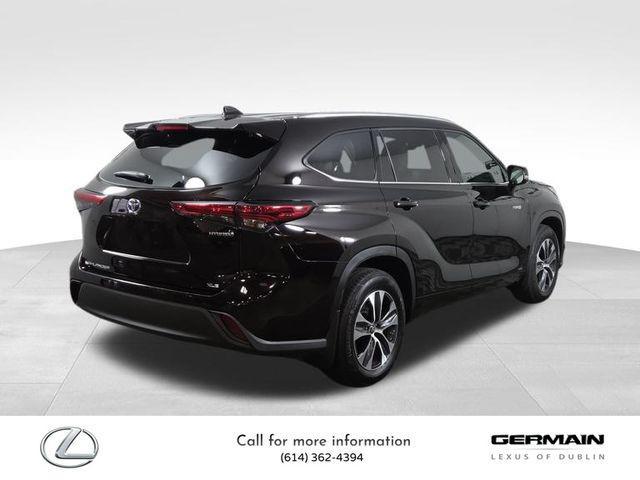Photo of 2021 Midnight Black Metallic Toyota Highlander Hybrid