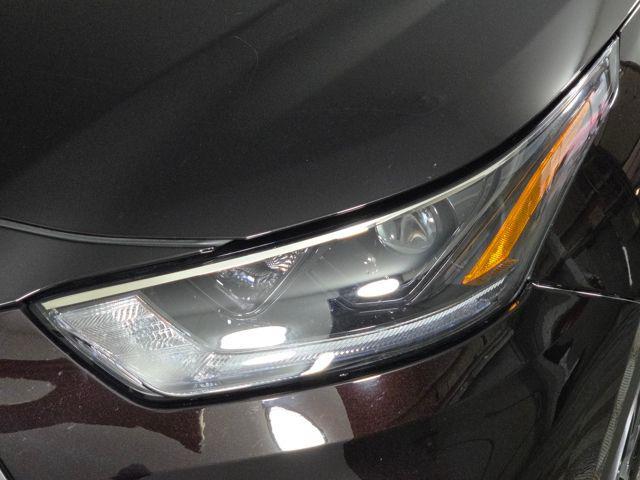 Photo of 2021 Midnight Black Metallic Toyota Highlander Hybrid