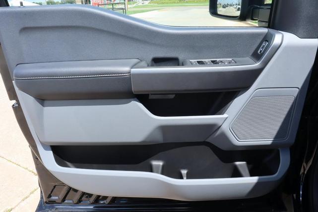 Photo of 2025 Agate Black Metallic Ford F-250