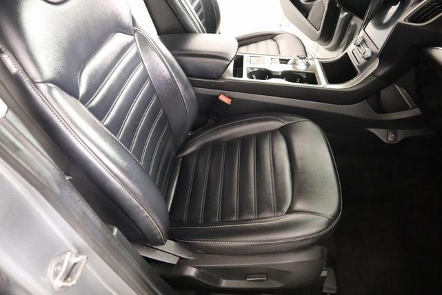 Photo of 2022 Silver Metallic Ford Edge