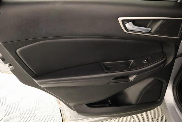 Photo of 2022 Silver Metallic Ford Edge