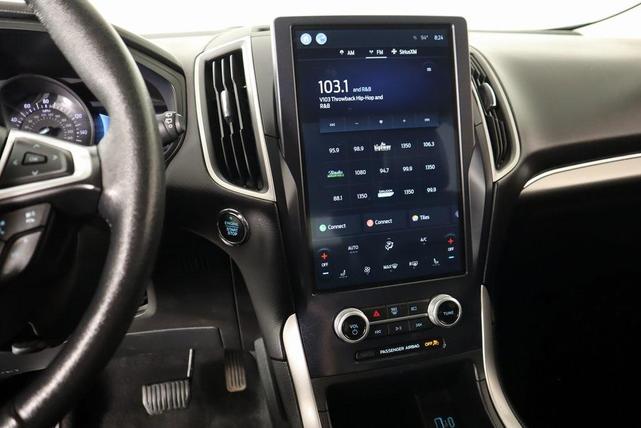 Photo of 2022 Silver Metallic Ford Edge