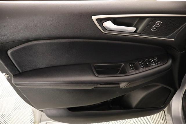Photo of 2022 Silver Metallic Ford Edge