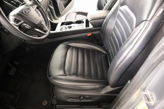 Photo of 2022 Silver Metallic Ford Edge
