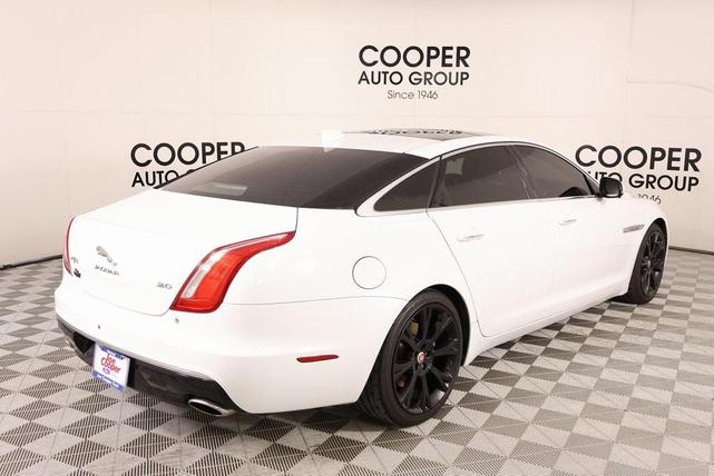 Photo of 2018 Fuji White Jaguar XJ
