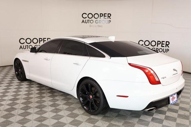 Photo of 2018 Fuji White Jaguar XJ