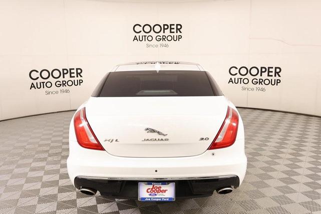 Photo of 2018 Fuji White Jaguar XJ