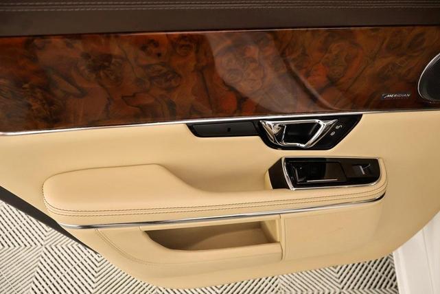 Photo of 2018 Fuji White Jaguar XJ