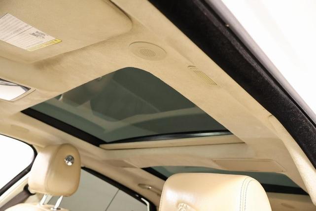 Photo of 2018 Fuji White Jaguar XJ