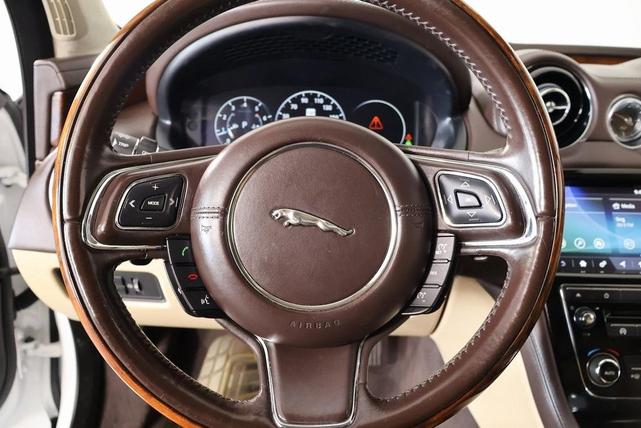 Photo of 2018 Fuji White Jaguar XJ