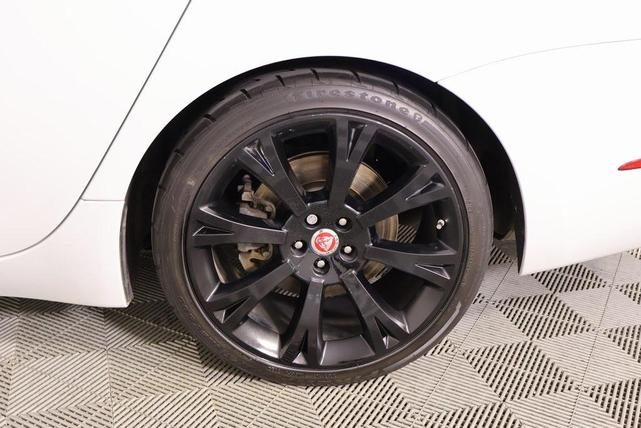 Photo of 2018 Fuji White Jaguar XJ