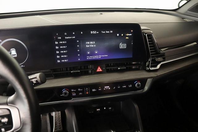Photo of 2024 Ebony Black Kia Sportage