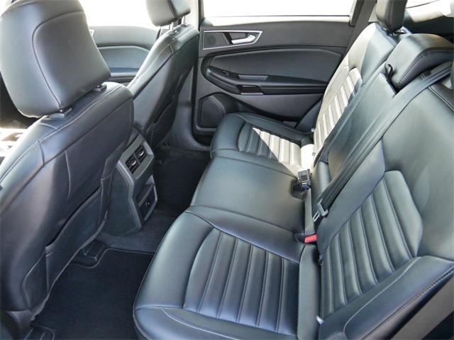Photo of 2024 Carbonized Gray Metallic Ford Edge
