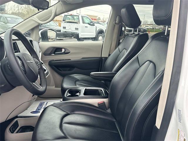 Photo of 2023 Bright White Clearcoat Chrysler Pacifica Hybrid