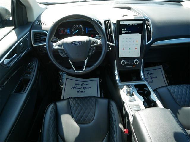 Photo of 2024 Carbonized Gray Metallic Ford Edge