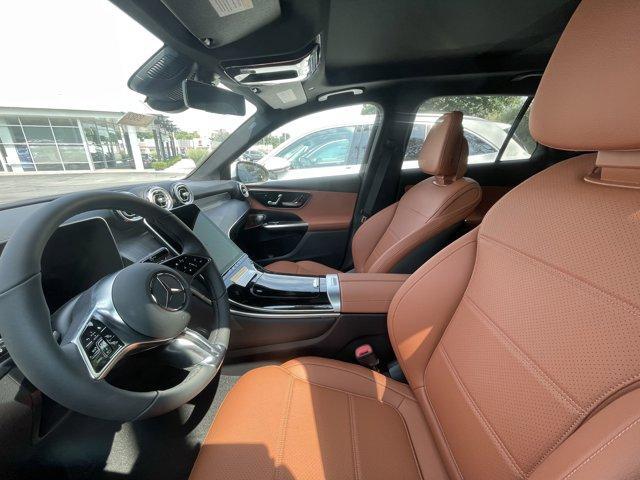 Photo of 2025 Polar White Mercedes-Benz GLC 300