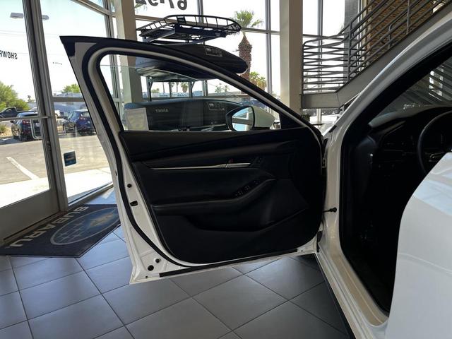 Photo of 2022 Snowflake White Pearl Mica Mazda Mazda3