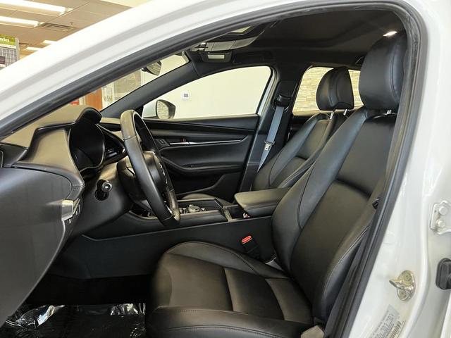 Photo of 2022 Snowflake White Pearl Mica Mazda Mazda3
