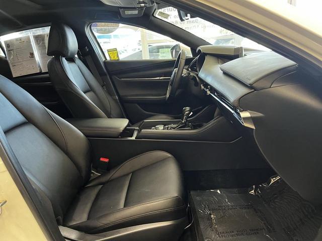 Photo of 2022 Snowflake White Pearl Mica Mazda Mazda3