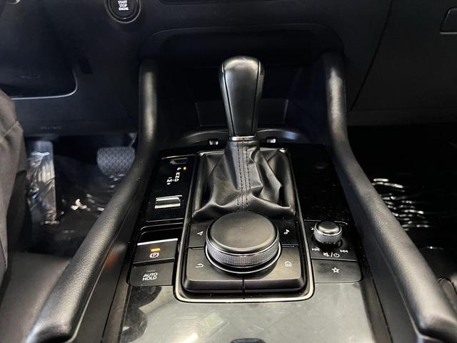 Photo of 2022 Snowflake White Pearl Mica Mazda Mazda3
