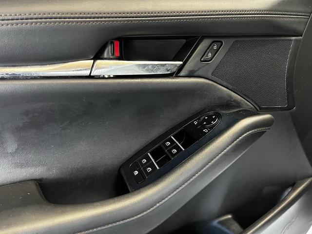 Photo of 2022 Snowflake White Pearl Mica Mazda Mazda3