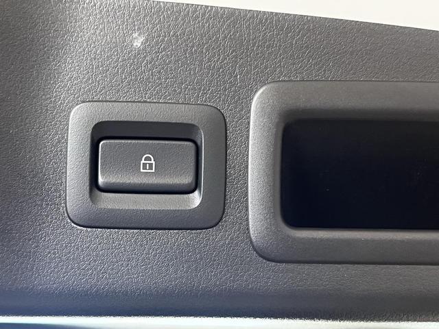 Photo of 2022 Snowflake White Pearl Mica Mazda Mazda3