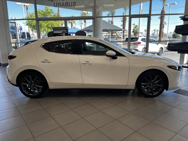 Photo of 2022 Snowflake White Pearl Mica Mazda Mazda3