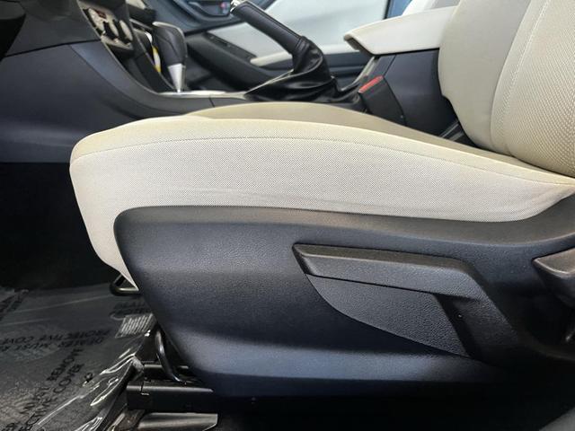Photo of 2023 Crystal White Pearl Subaru Impreza