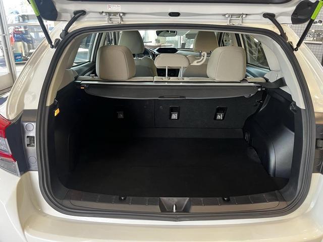 Photo of 2023 Crystal White Pearl Subaru Impreza