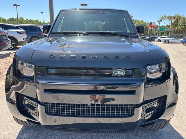 Photo of 2024 Santorini Black Land Rover Defender