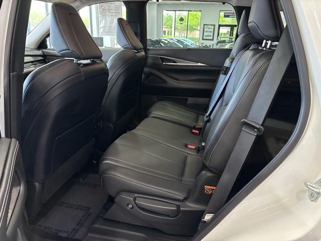 Photo of 2024 Majestic White INFINITI QX60