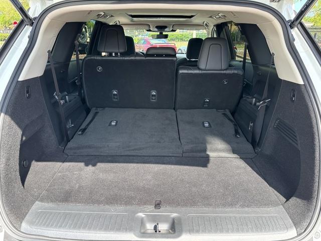 Photo of 2024 Majestic White INFINITI QX60
