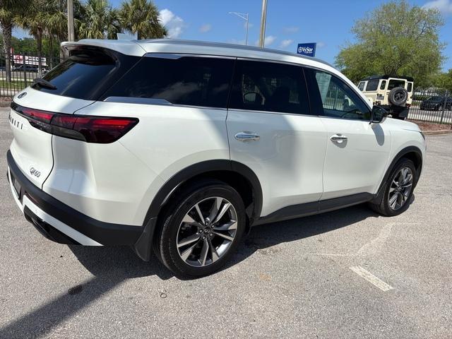Photo of 2024 Majestic White INFINITI QX60