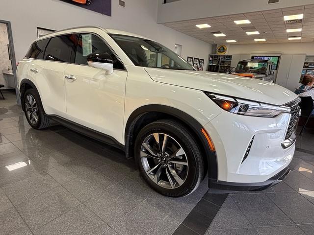 Photo of 2024 Majestic White INFINITI QX60