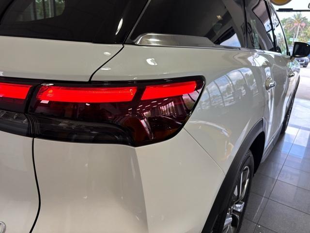 Photo of 2024 Majestic White INFINITI QX60