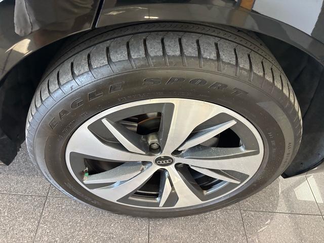 Photo of 2024 Mythos Black Metallic Audi Q8 e-tron
