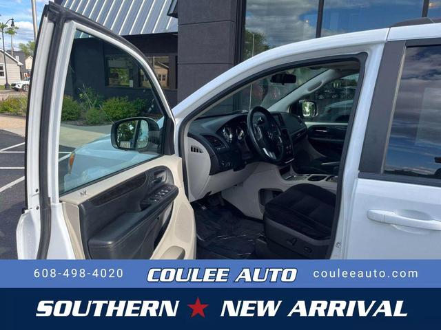Photo of 2016 Bright White Dodge Grand Caravan