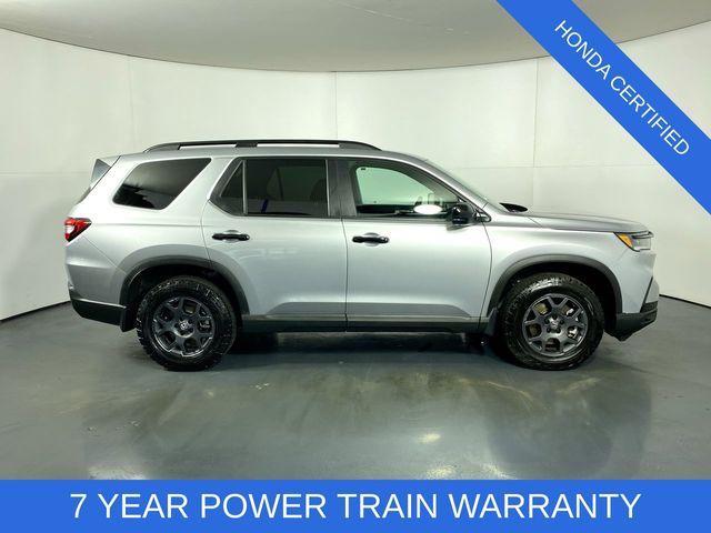 Photo of 2025 Lunar Silver Metallic Honda Pilot