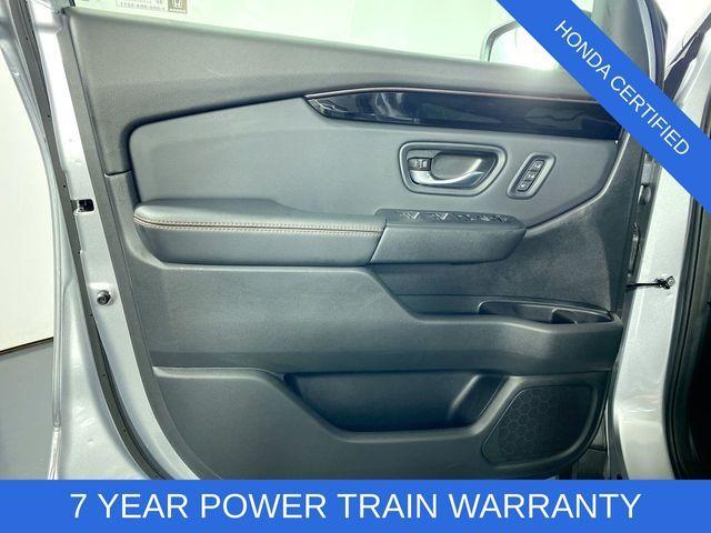 Photo of 2025 Lunar Silver Metallic Honda Pilot