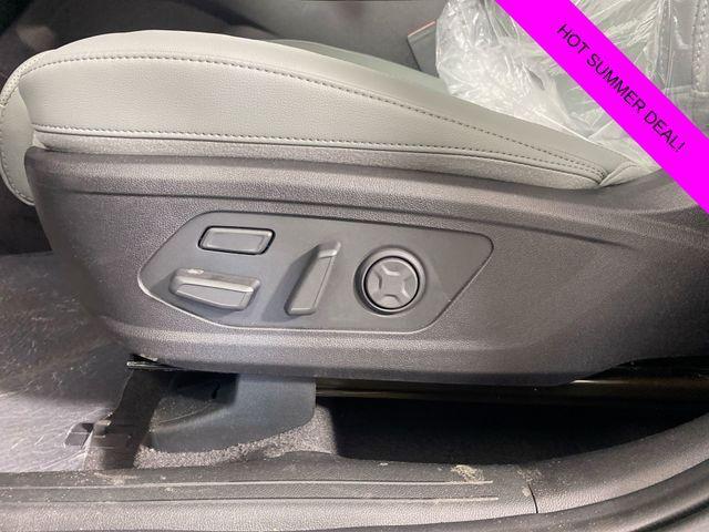 Photo of 2024 Everlasting Silver Kia Sorento